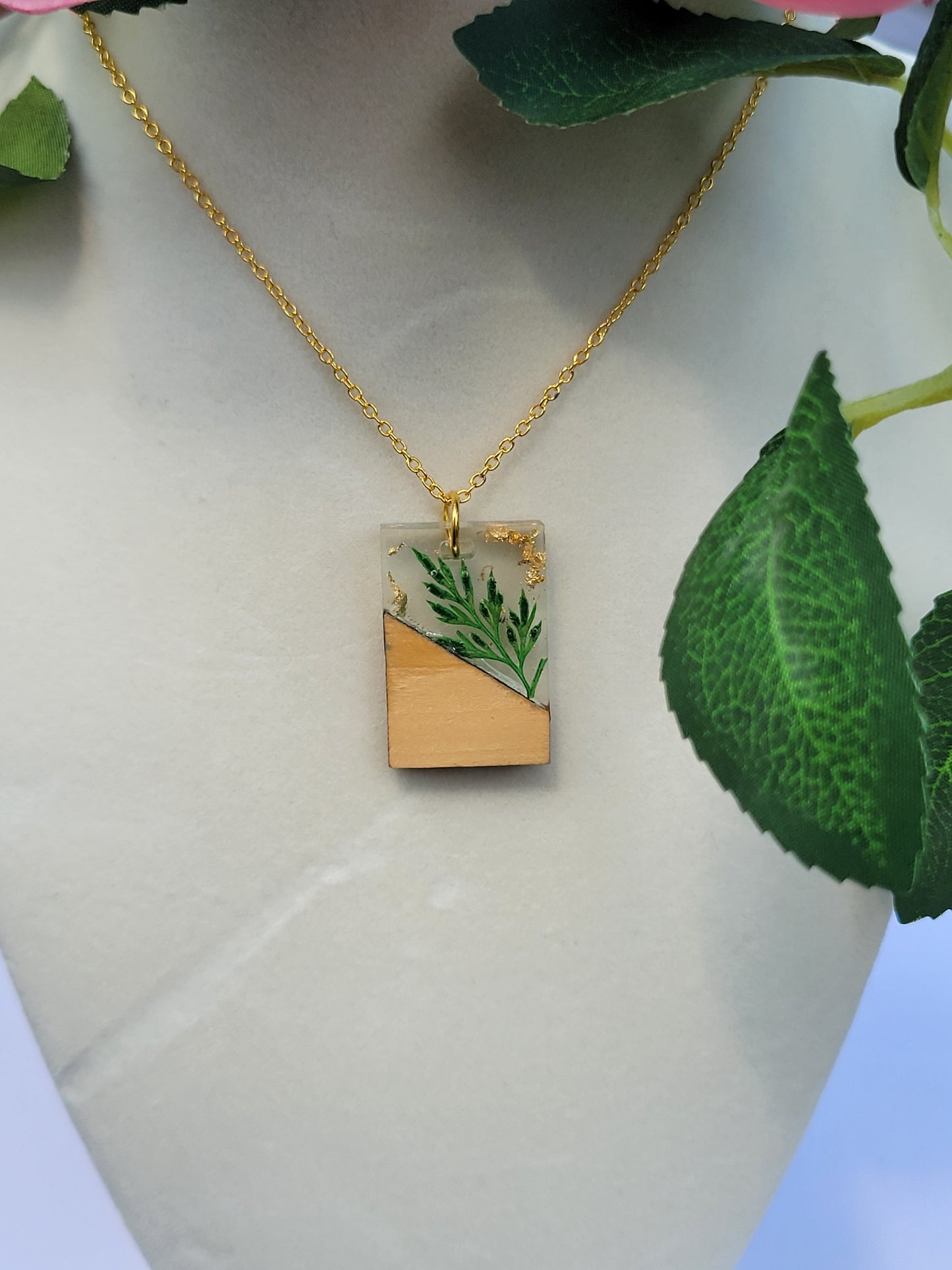 Green Leaf Split Wood Necklace